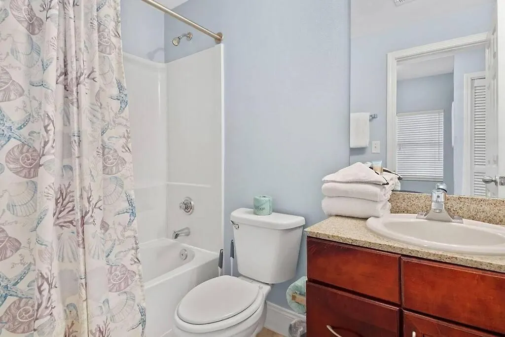 Apartment Laketown Wharf 1523 By Emerald Coast Retreats Panama City Beach