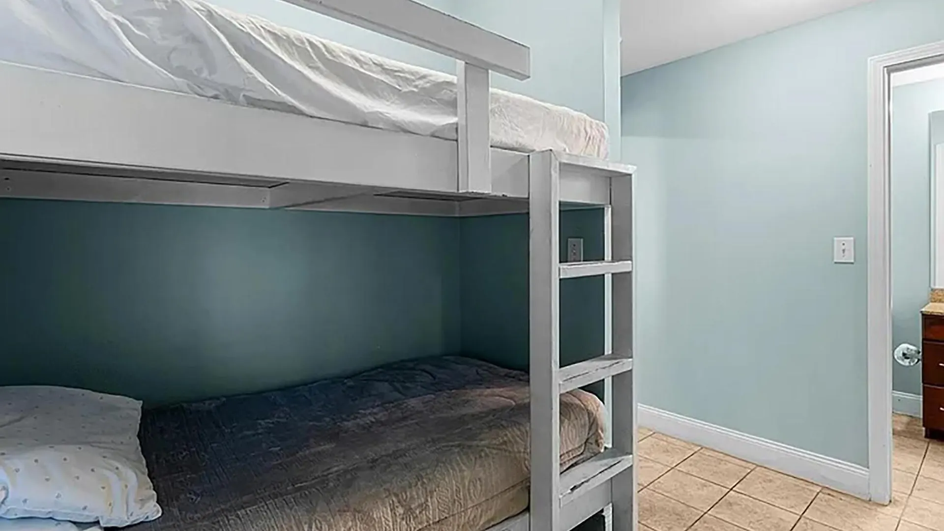 Apartment Laketown Wharf 1523 By Emerald Coast Retreats Panama City Beach United States