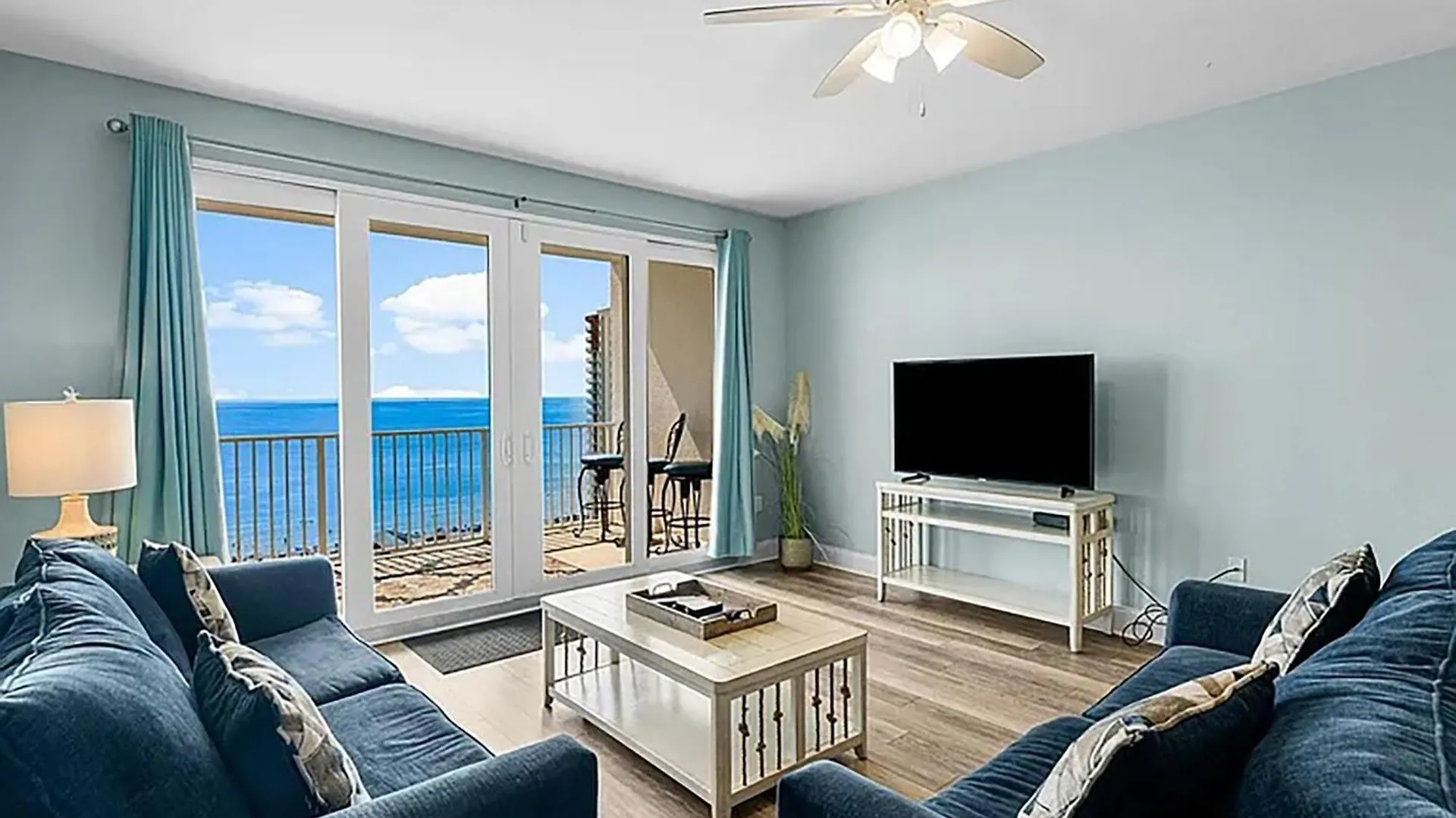 Apartment Laketown Wharf 1523 By Emerald Coast Retreats Panama City Beach