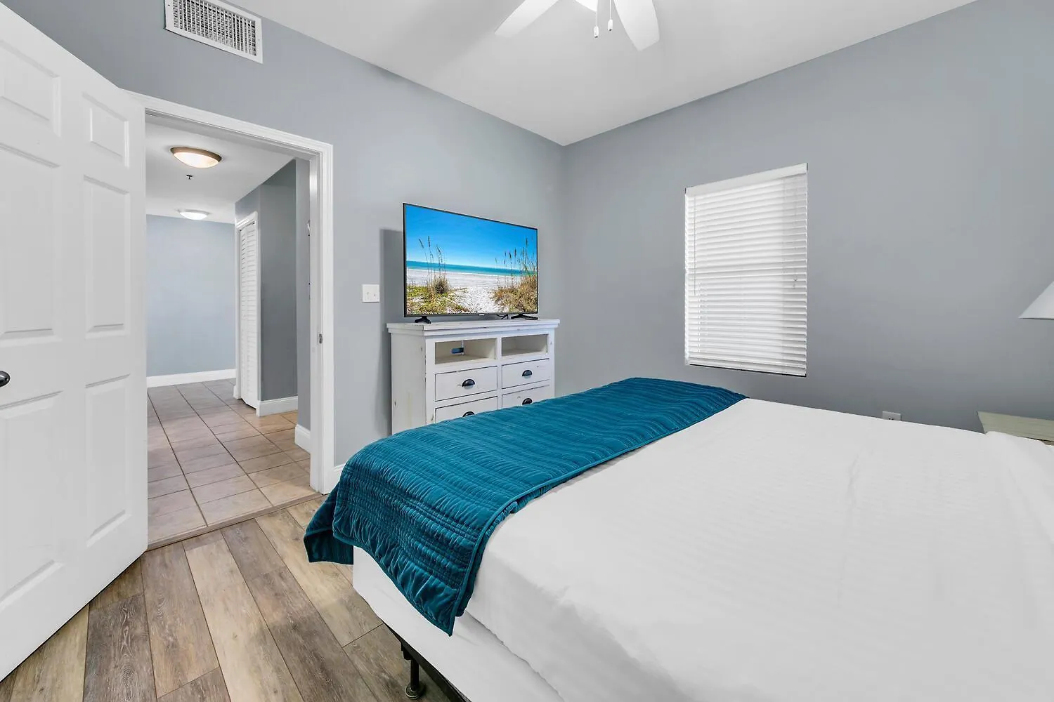 Laketown Wharf 1523 By Emerald Coast Retreats Panama City Beach Apartment