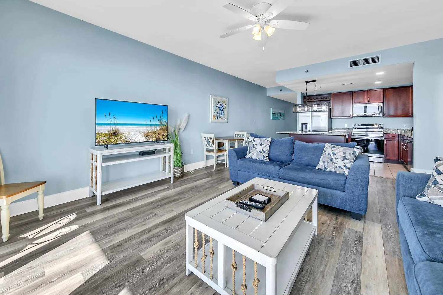 Apartment Laketown Wharf 1523 By Emerald Coast Retreats Panama City Beach