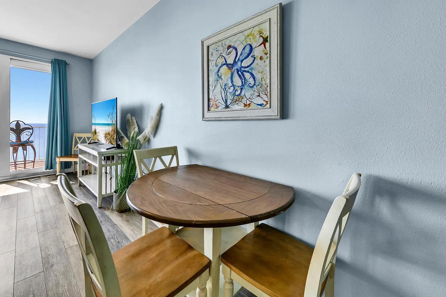 Apartment Laketown Wharf 1523 By Emerald Coast Retreats Panama City Beach