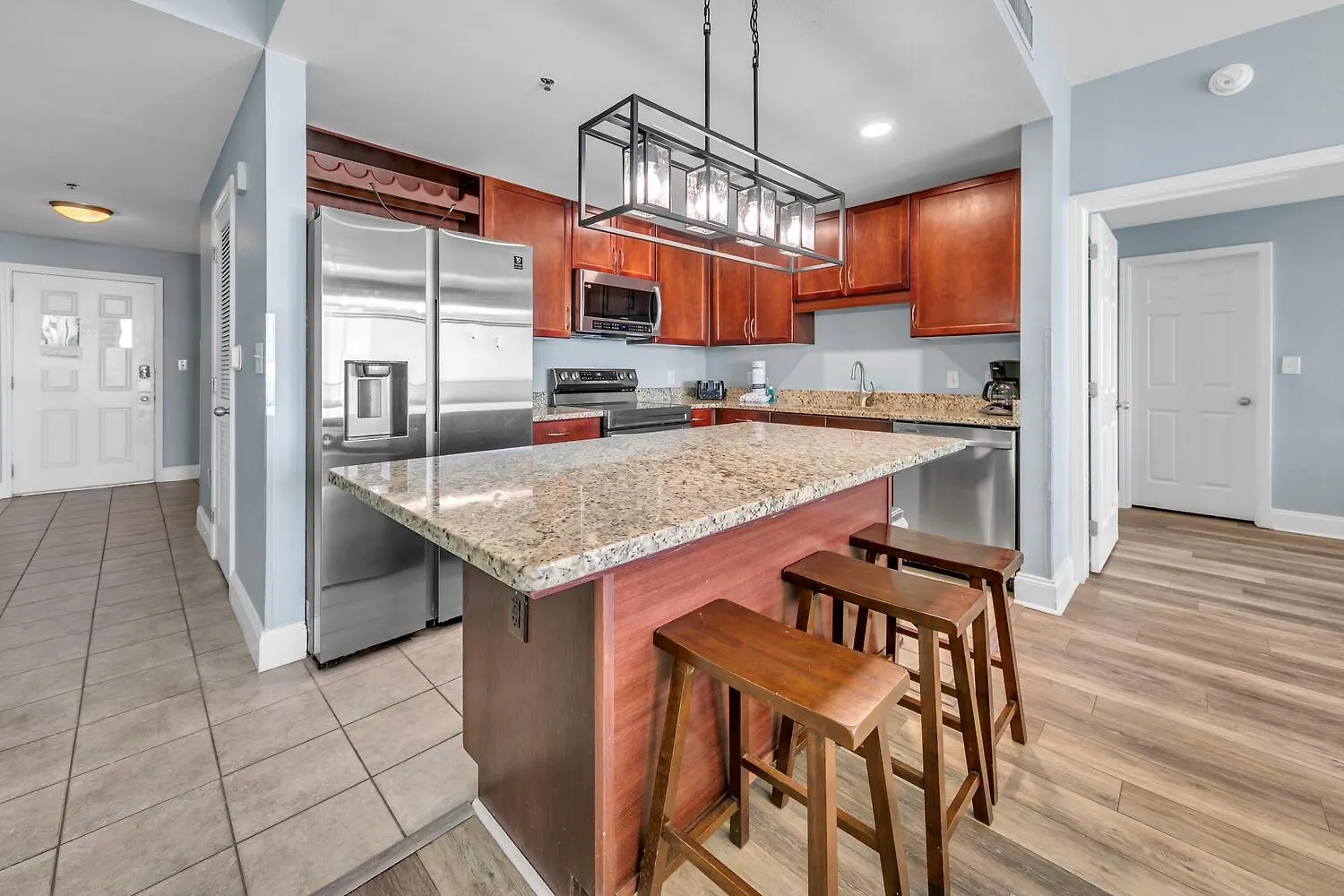 Apartment Laketown Wharf 1523 By Emerald Coast Retreats Panama City Beach